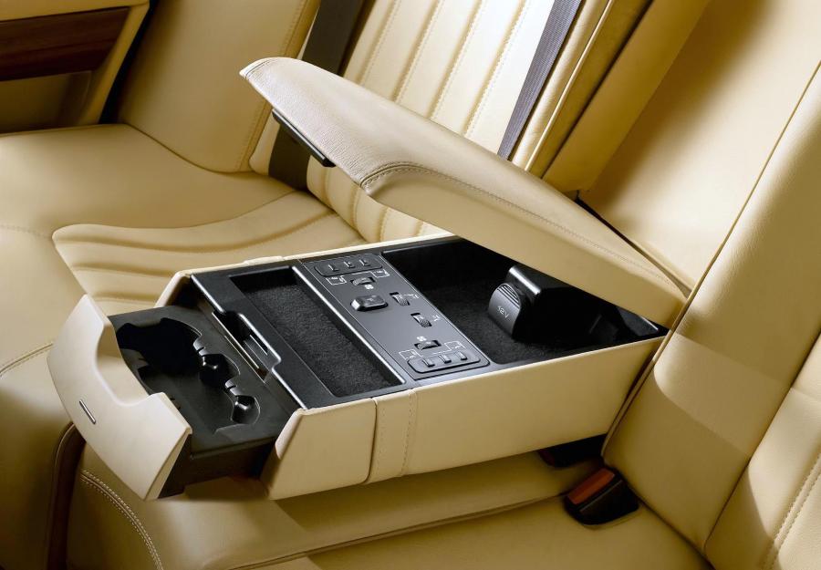  Maserati Quattroporte 2004 года  (фото 18 из 67)